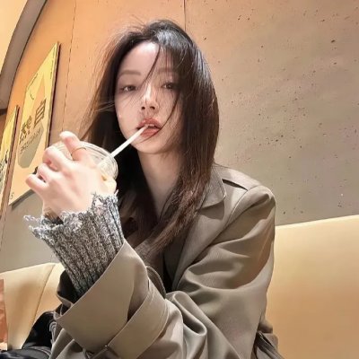 左撇子女人